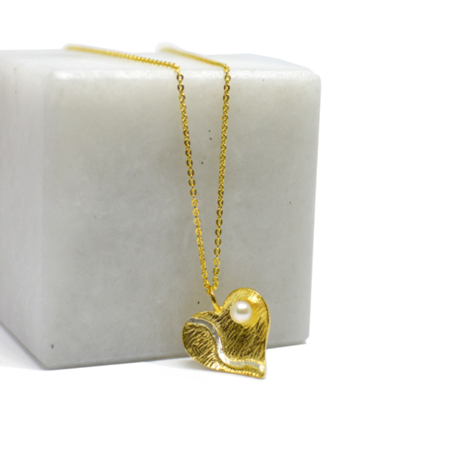Heart necklace with pearl Heart necklace with pearl